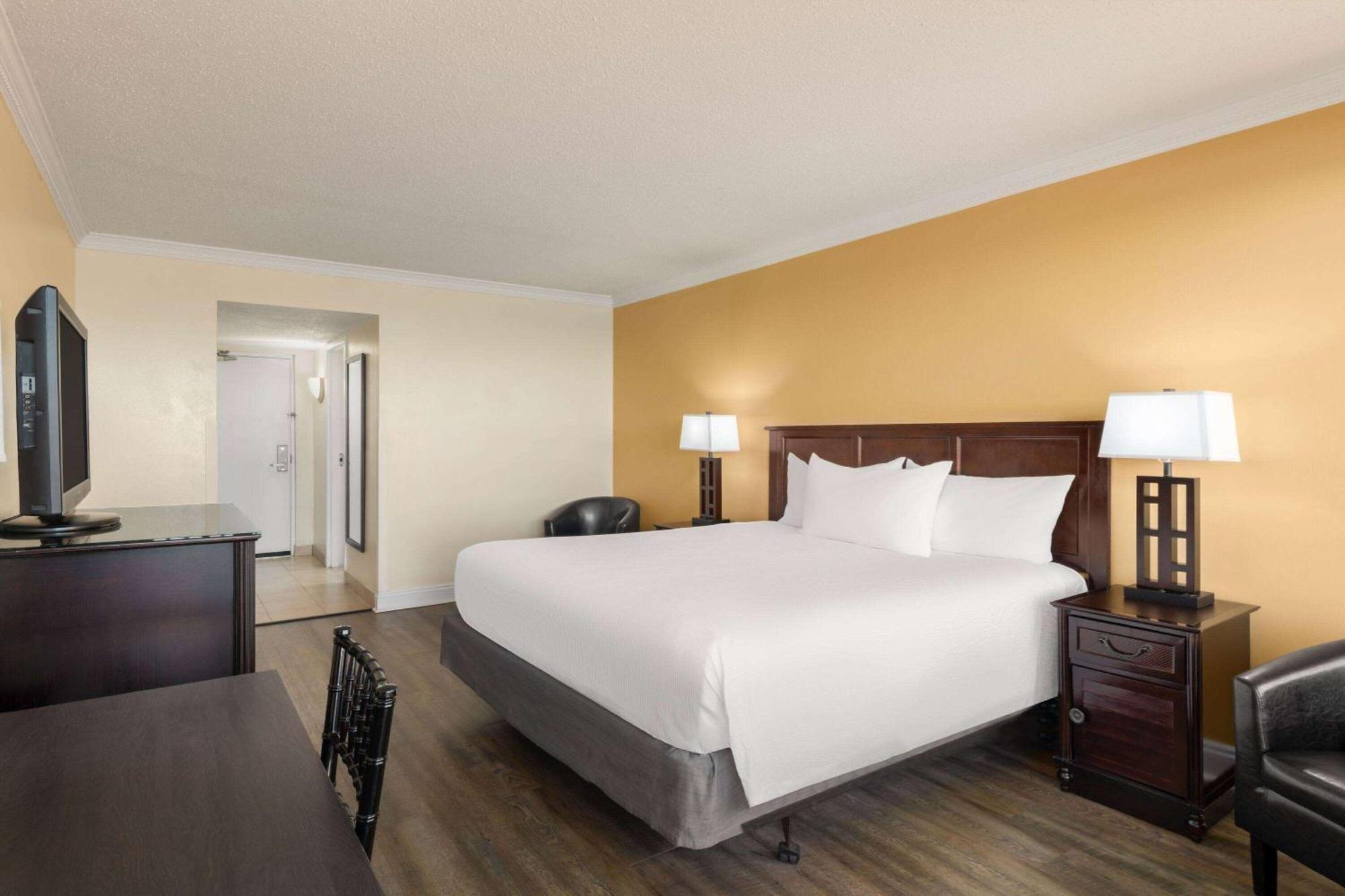 Wyndham Garden Fort Walton Beach Destin מראה חיצוני תמונה