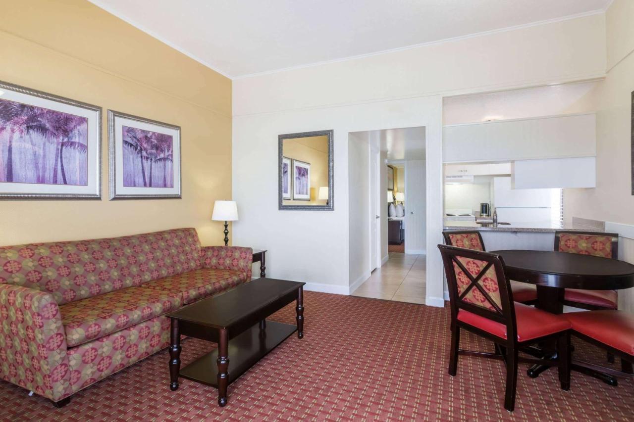 Wyndham Garden Fort Walton Beach Destin מראה חיצוני תמונה